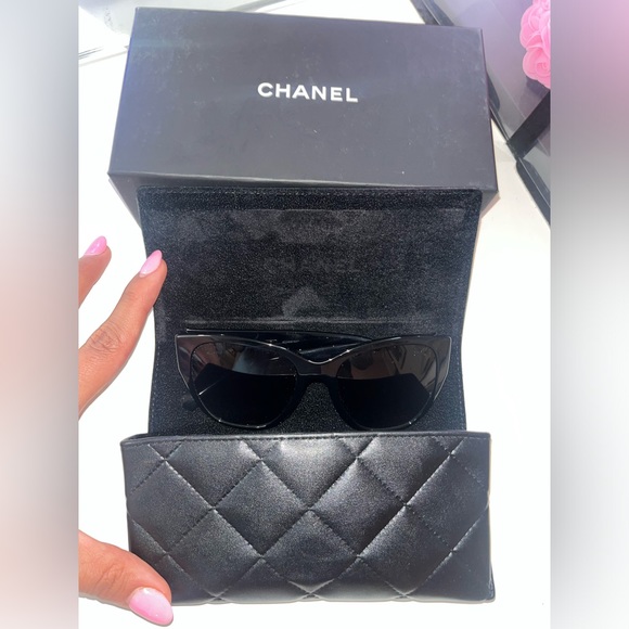 CHANEL POLARIZED BUTTERFLY SUNGLASSES - Picture 3 of 8